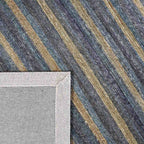 Achterkant hoek aanzicht van het vloerkleed RALDER in de kleuren Multikleurig / Goud / Grijs, gemaakt van Katoen.