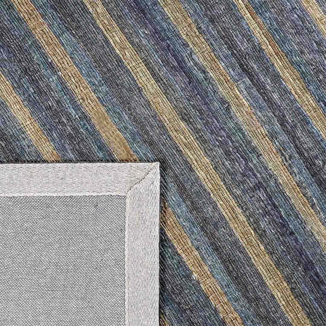 Achterkant hoek aanzicht van het vloerkleed RALDER in de kleuren Multikleurig / Goud / Grijs, gemaakt van Katoen.