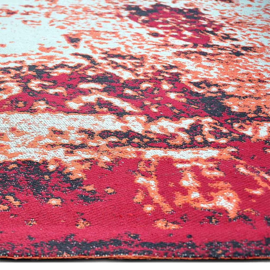 Zijkant detail aanzicht van het vloerkleed RALDER in de kleur Rood, gemaakt van Katoen.