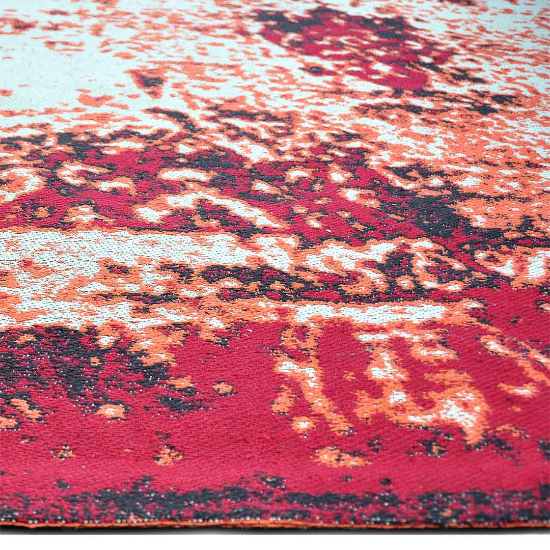 Zijkant detail aanzicht van het vloerkleed RALDER in de kleur Rood, gemaakt van Katoen.