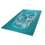 Diagonaal aanzicht van het vloerkleed SAVIK in de kleur Aqua Blauw, gemaakt van Katoen.