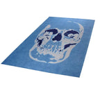 Diagonaal aanzicht van het vloerkleed SAVIK in de kleur Blauw, gemaakt van Katoen.