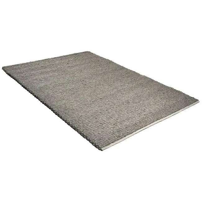 Diagonaal aanzicht van het vloerkleed SAVONA in de kleur Grijs, gemaakt van 100% Wol.