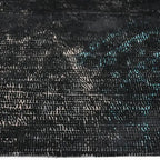 Zijkant detail aanzicht van het vloerkleed SORELLE in de kleuren Zwart / Multikleurig, gemaakt van 100% Wol.