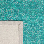 Achterkant hoek aanzicht van het vloerkleed TALMAR in de kleuren Aqua / Blauw, gemaakt van Katoen.