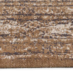 Zijkant detail aanzicht van het vloerkleed TALMAR in de kleur Bruin, gemaakt van Katoen.