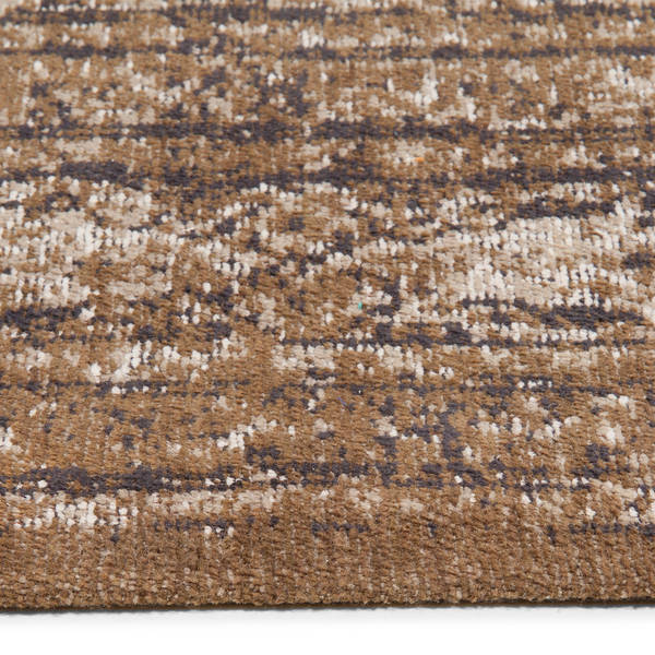Zijkant detail aanzicht van het vloerkleed TALMAR in de kleur Bruin, gemaakt van Katoen.