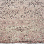 Zijkant detail aanzicht van het vloerkleed TALMAR in de kleur Roze, gemaakt van Katoen.