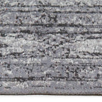 Zijkant detail aanzicht van het vloerkleed TALMAR in de kleur Zwart, gemaakt van Katoen.
