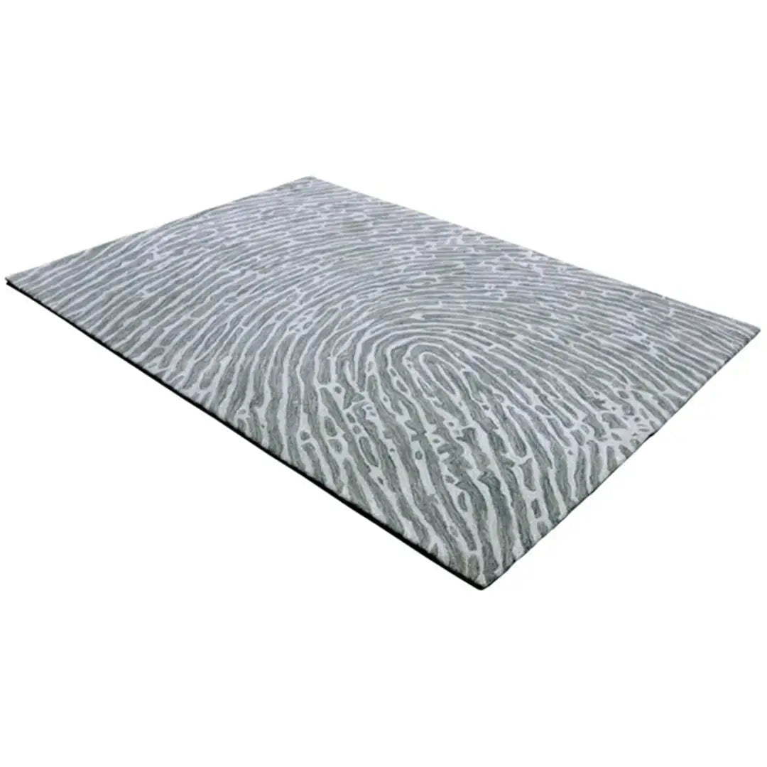 Diagonaal aanzicht van het vloerkleed TALRON UP in de kleur Groen, gemaakt van Wol en Viscose mix.