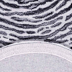 Zijkant detail aanzicht van het vloerkleed TALRON UP ovaal in de kleur Grijs, gemaakt van Wol en Viscose mix.