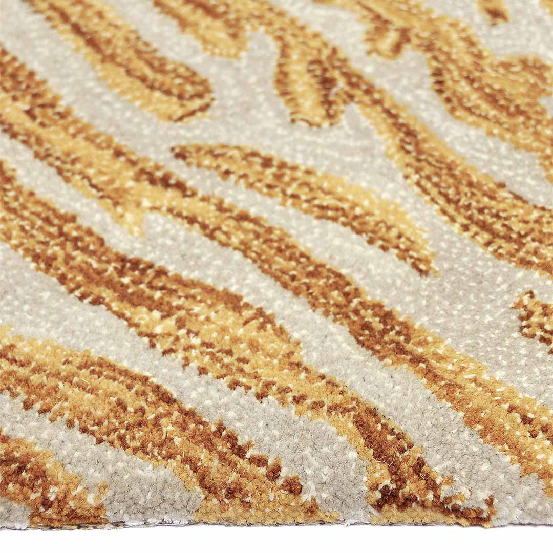 Zijkant detail aanzicht van het vloerkleed TALRON UP ovaal in de kleuren Oker / Geel, gemaakt van Wol en Viscose mix.