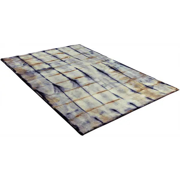 Diagonaal aanzicht van het vloerkleed TARLEN-DYE in de kleuren Blauw / Oker, gemaakt van 100% Wol.