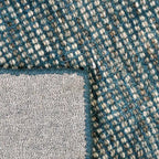 Achterkant hoek aanzicht van het vloerkleed TREVON in de kleuren Petrol / Blauw, gemaakt van Wol en Viscose mix.