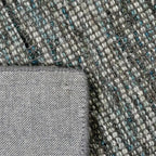Achterkant hoek aanzicht van het vloerkleed TREVON in de kleuren Taupe / Groen, gemaakt van Wol en Viscose mix.