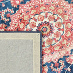 Achterkant hoek aanzicht van het vloerkleed VALCERA classic in de kleur Classic Blauw Cream, gemaakt van Viscose.