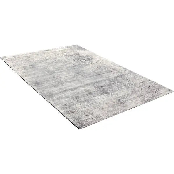 Diagonaal aanzicht van het vloerkleed VALCERA in de kleuren Grijs / Beige, gemaakt van Viscose.