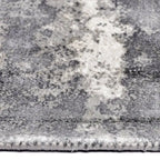 Zijkant detail aanzicht van het vloerkleed VALCERA in de kleur Grijs, gemaakt van Viscose.
