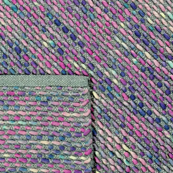 Achterkant hoek aanzicht van het vloerkleed ZAVEN in de kleuren Multikleurig / Blauw / Roze, gemaakt van Wol mix.
