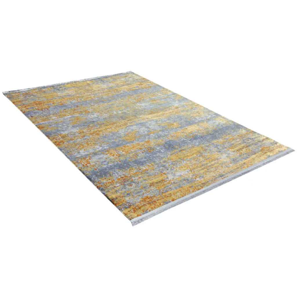 Diagonaal aanzicht van het vloerkleed ZENVAR in de kleuren Grijs / Oker, gemaakt van Polyester.